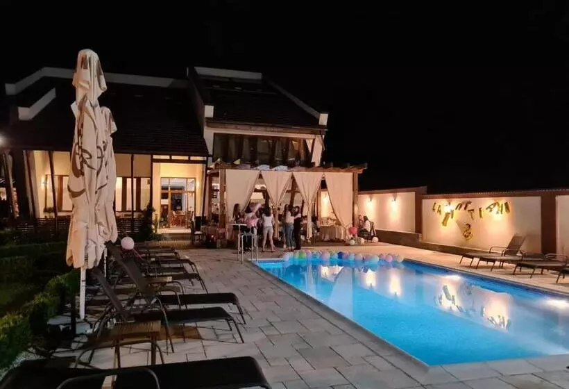 Hotelli Pensiunea Medaless