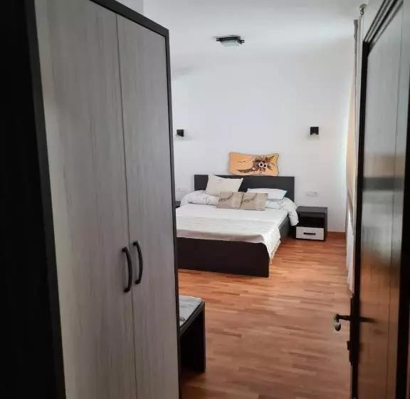 Hotelli Pensiunea Medaless