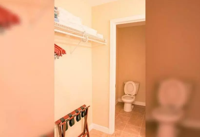 ホテル Relaxing 3 Bed 1 Bath Loft Suite Located Seconds From The Beach 225