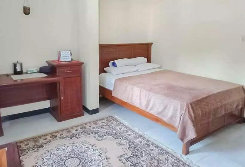 Hotelli Triyoga Homestay Syariah Redpartner