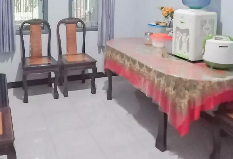 Hotelli Triyoga Homestay Syariah Redpartner