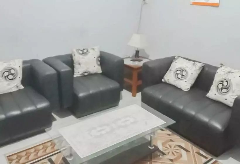 Hotelli Triyoga Homestay Syariah Redpartner