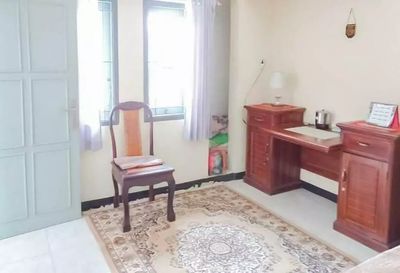 Hotelli Triyoga Homestay Syariah Redpartner