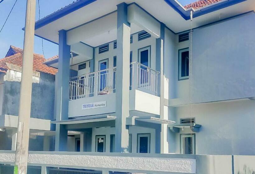 فندق Triyoga Homestay Syariah Redpartner