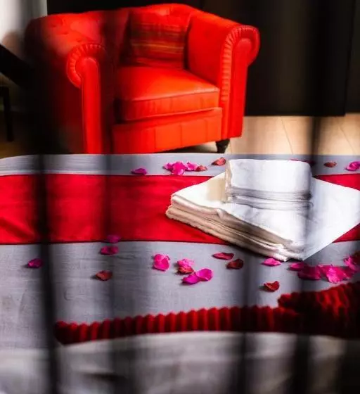 Majatalo Le Prieuré   Suites Romantiques Spa Privatif, Piscine, Jardin, Massages Proche De Toulouse