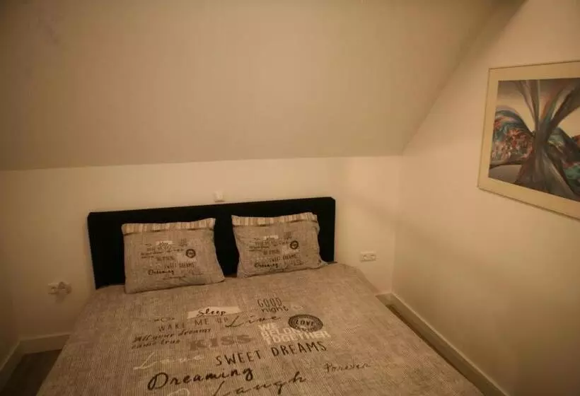 ペンション Prins Van Poederoijen