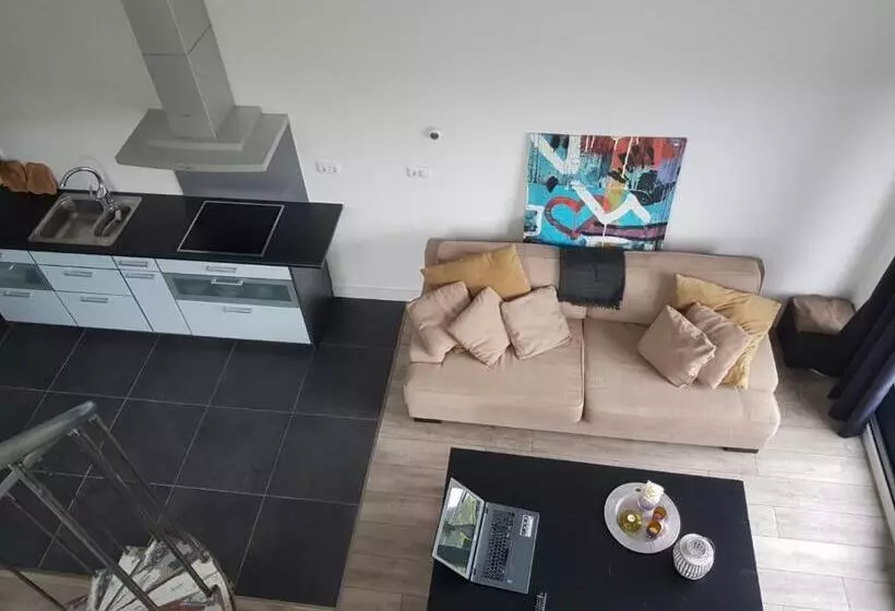 ペンション Prins Van Poederoijen