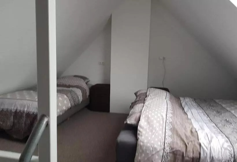 ペンション Prins Van Poederoijen