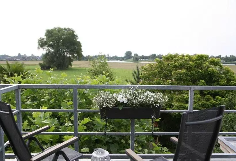 ペンション Prins Van Poederoijen