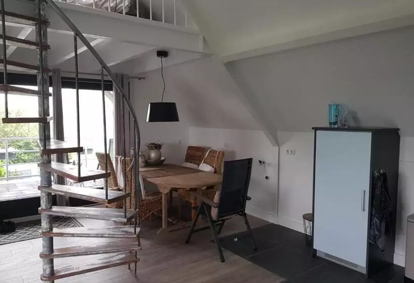 ペンション Prins Van Poederoijen