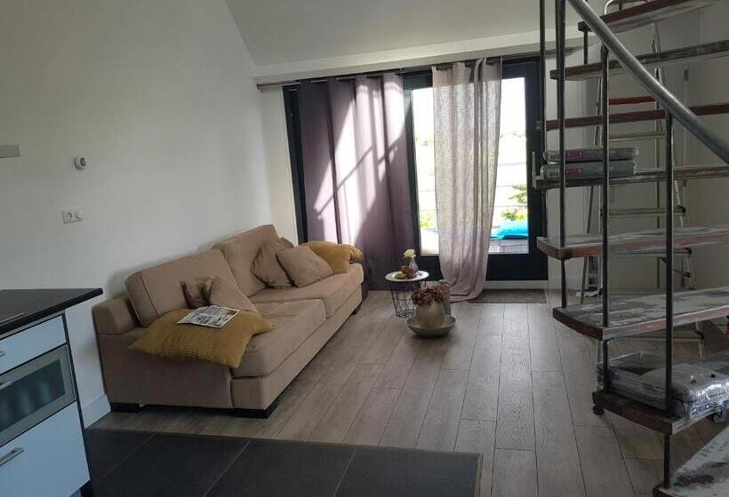 פנסיון Prins Van Poederoijen