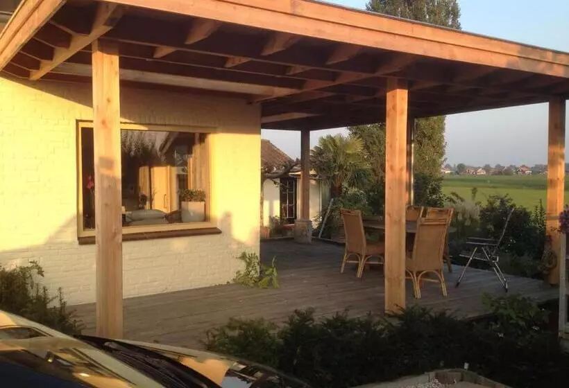 ペンション Prins Van Poederoijen