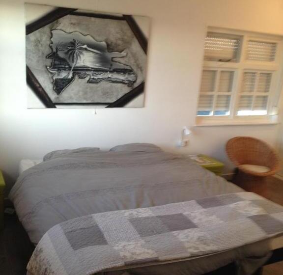 פנסיון Prins Van Poederoijen