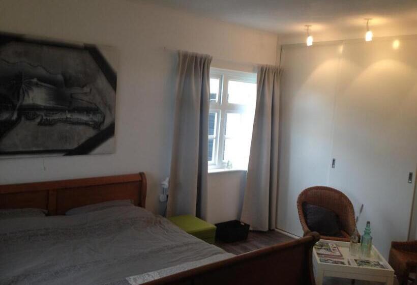 פנסיון Prins Van Poederoijen