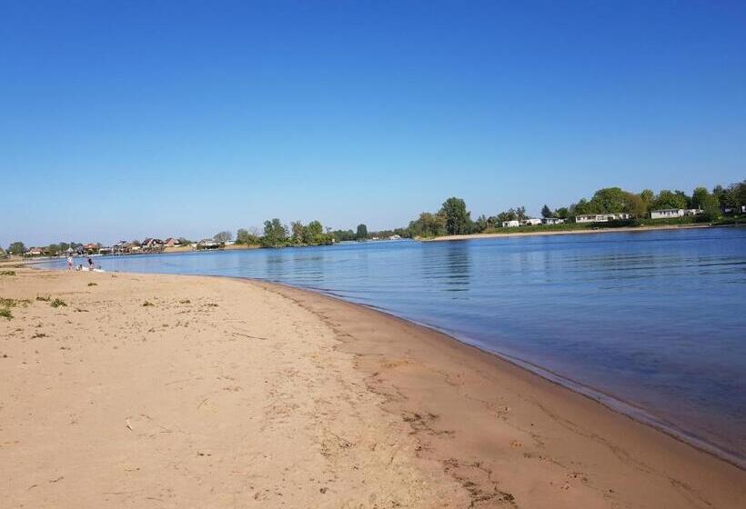 פנסיון Prins Van Poederoijen