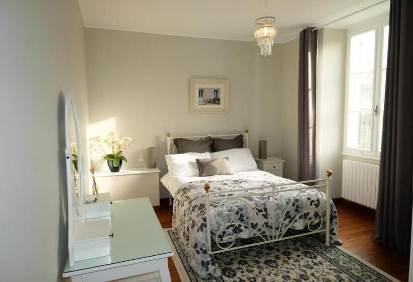 مبيت وإفطار Au Chiron