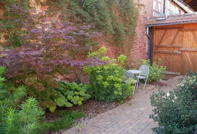 ベッドアンドブレックファースト Au Gre Des Chateaux