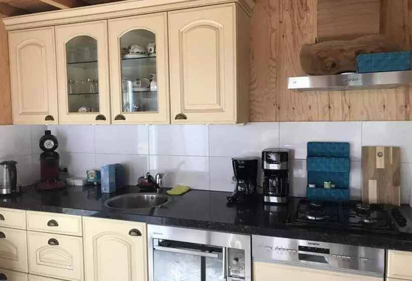 Aamiaismajoitus (B&B) Bêd En Brochje De Hollen