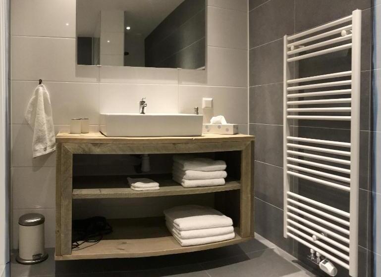 مبيت وإفطار Gastenverblijf Rodenburg