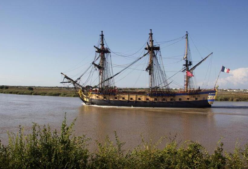 تختخواب و صبحانه La Charentine