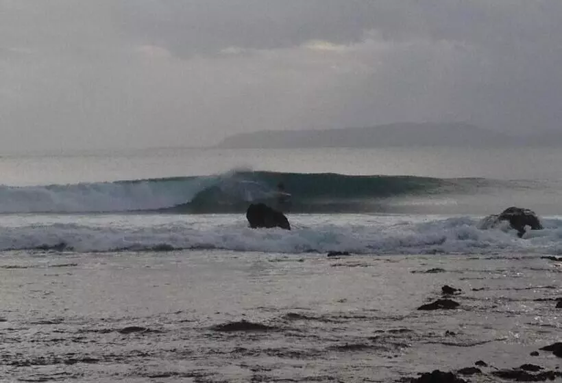 Hotelli Masokut Surf Camp Siberut Mentawai Surfing Barrels