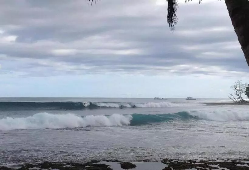 Hotelli Masokut Surf Camp Siberut Mentawai Surfing Barrels