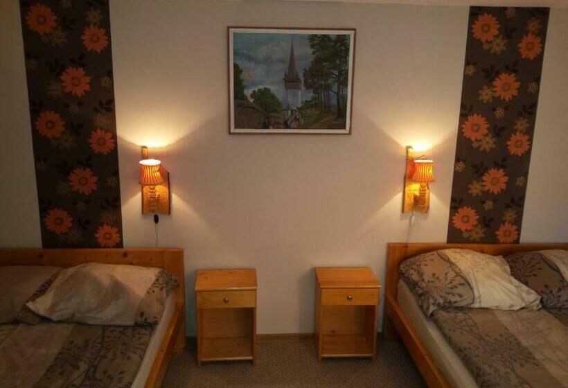 ペンション Eszter Vendégház