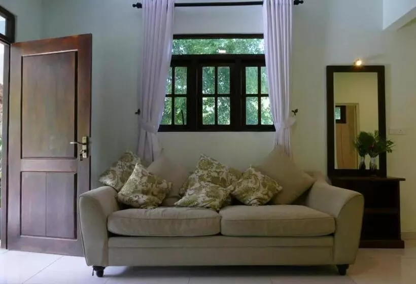 Majatalo Hidden Lake Cottages Sigiriya