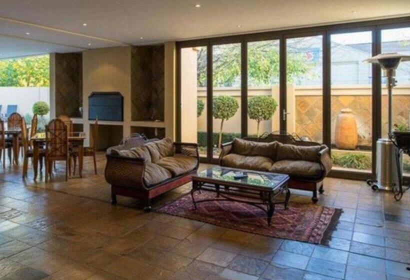 פנסיון Lazy Lizard Guesthouse