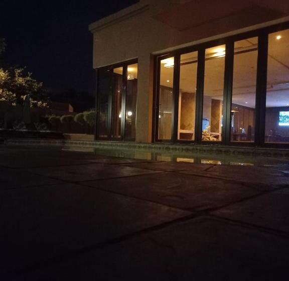 פנסיון Lazy Lizard Guesthouse