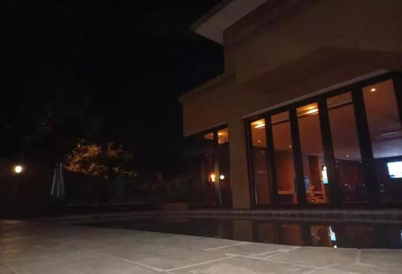 Majatalo Lazy Lizard Guesthouse