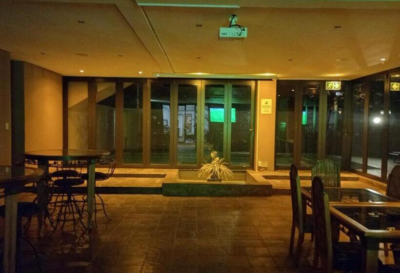 פנסיון Lazy Lizard Guesthouse