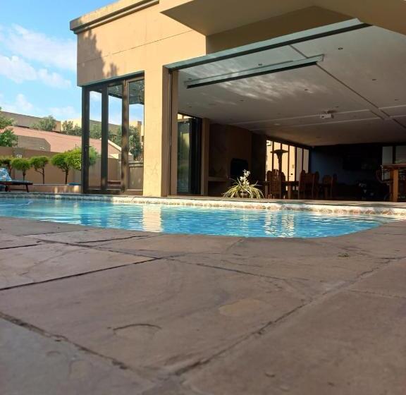 פנסיון Lazy Lizard Guesthouse