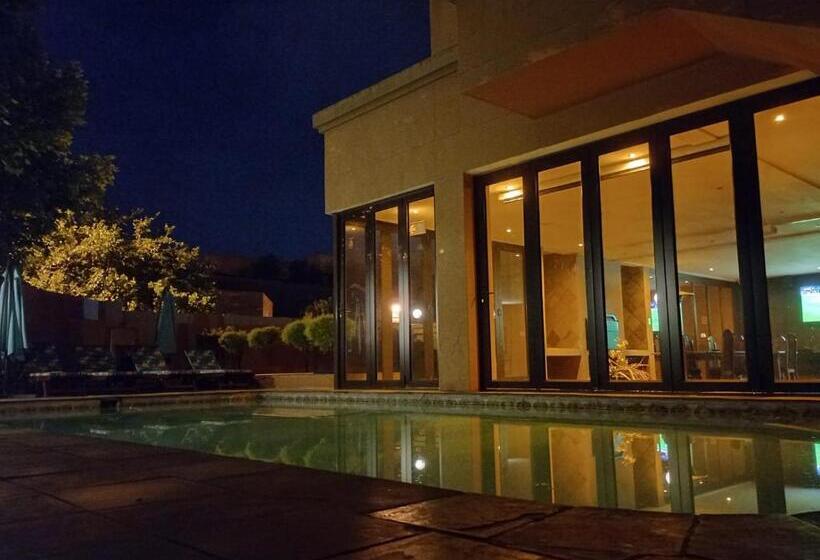 פנסיון Lazy Lizard Guesthouse