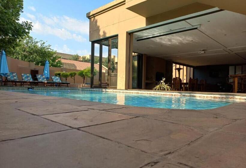 פנסיון Lazy Lizard Guesthouse