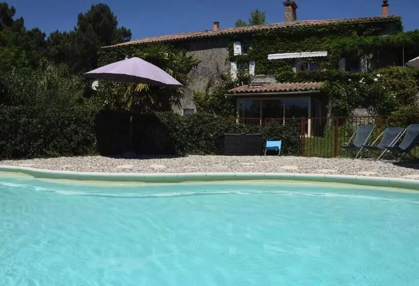 Majatalo Ombre Bleue Du Figuier, Ailhon