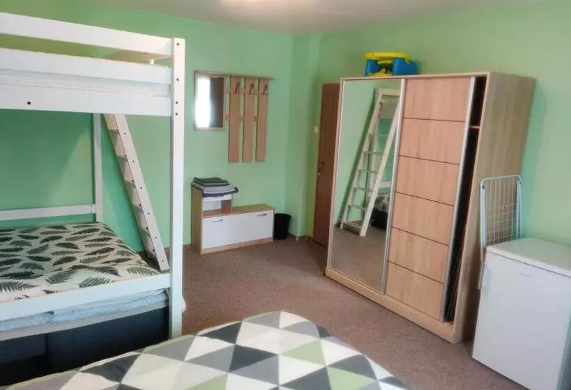 Majatalo Vitajte V Ivachnovej 145