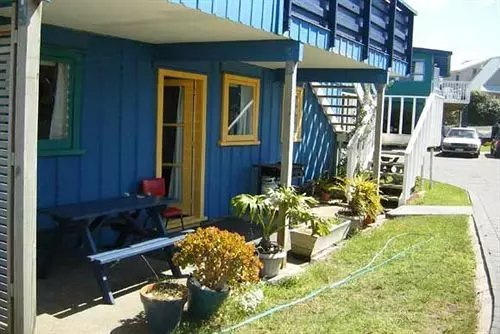 旅馆 On the Beach Backpackers Lodge