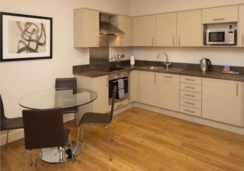 בית מלון כפרי House Of Fisher   100 Kings Road