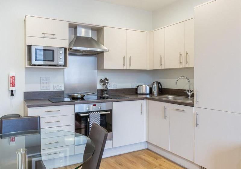 בית מלון כפרי House Of Fisher   100 Kings Road