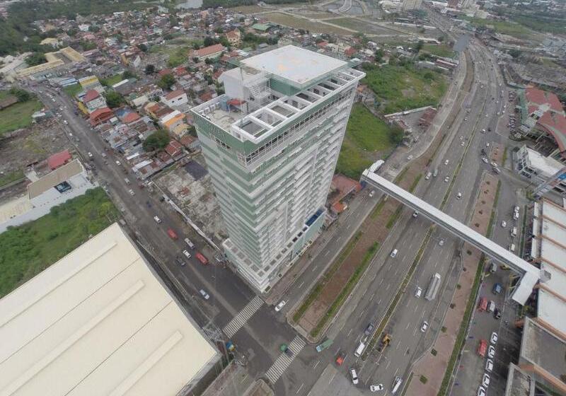 בית מלון כפרי Injap Tower