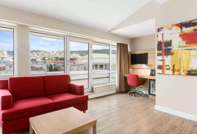 ホテル Ramada Encore Istanbul Kartal