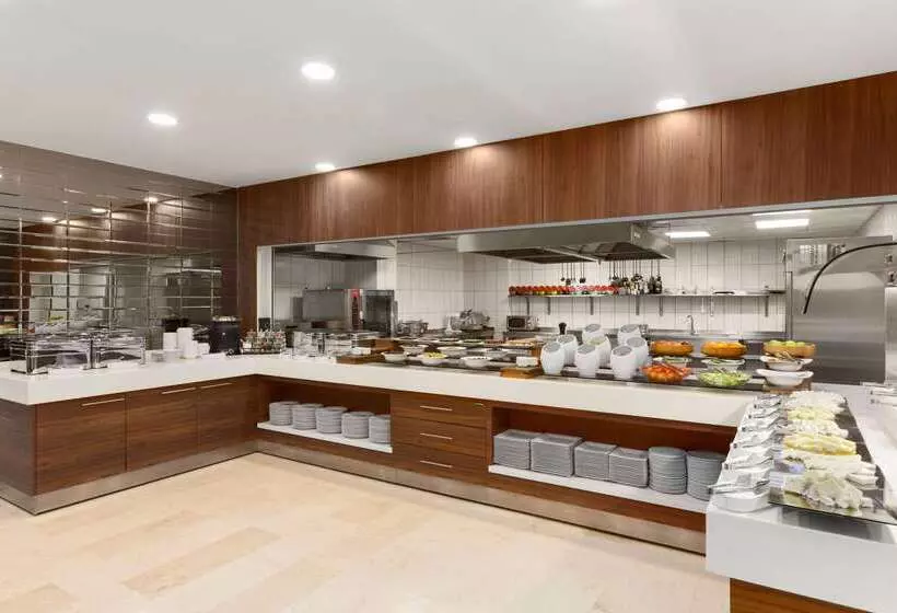 ホテル Ramada Encore Istanbul Kartal