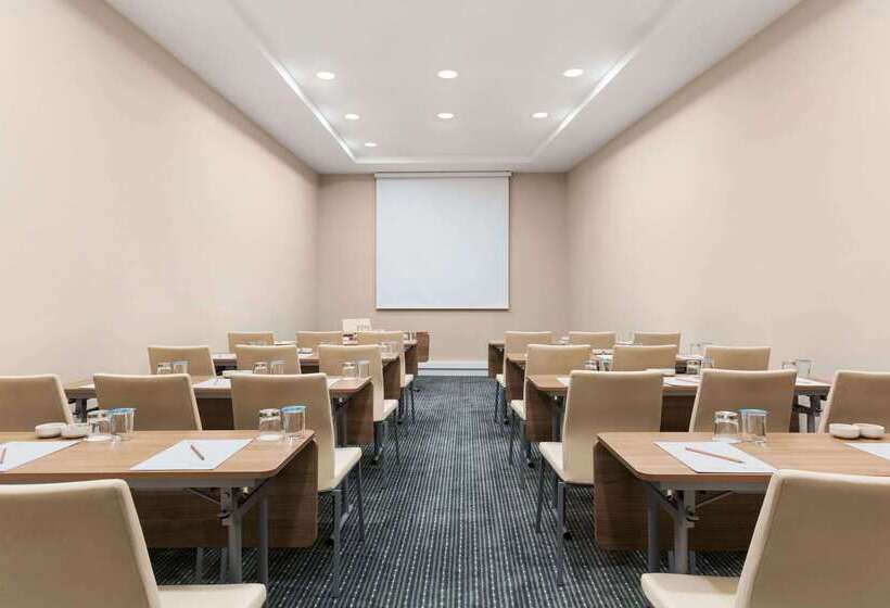 Hotel Ramada Encore Istanbul Kartal