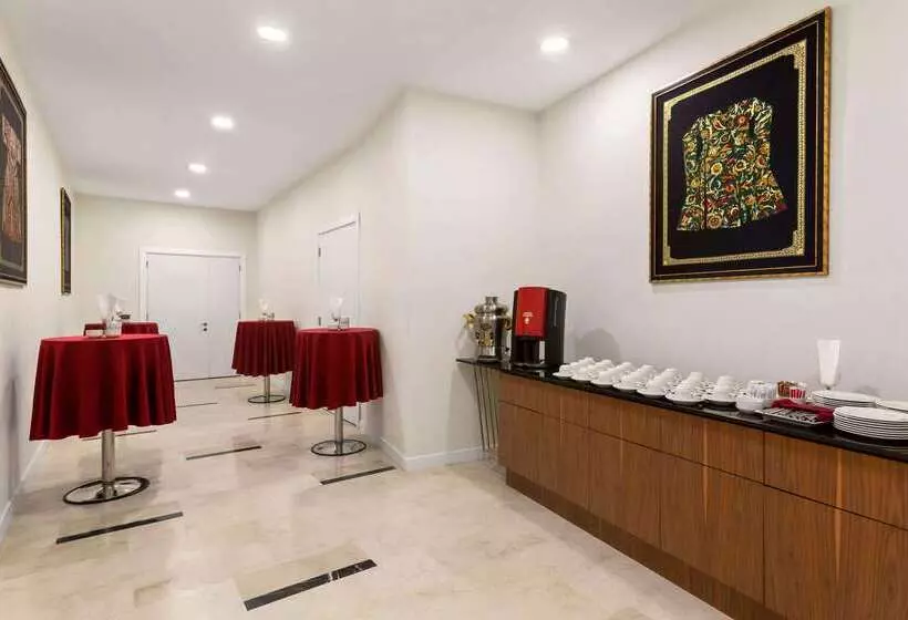 ホテル Ramada Encore Istanbul Kartal
