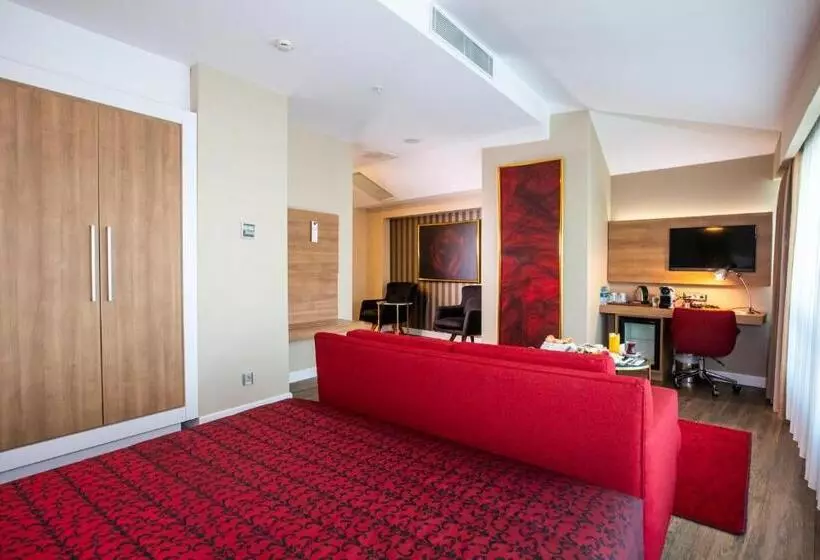 ホテル Ramada Encore Istanbul Kartal
