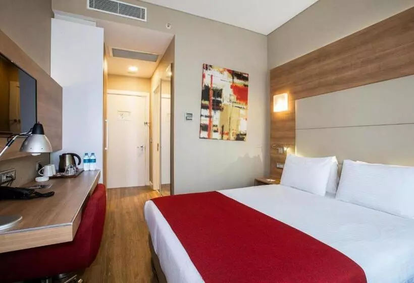 ホテル Ramada Encore Istanbul Kartal