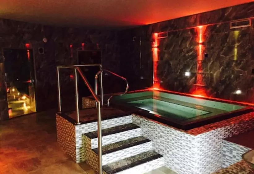 هتل The Howbeck & The Retreat Incl Off Site Health Club And Parking Ev Point Available