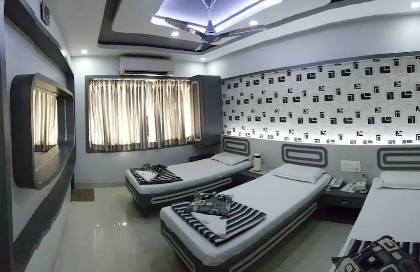 Pension (Hôtel basse catégorie) Nice Guest House