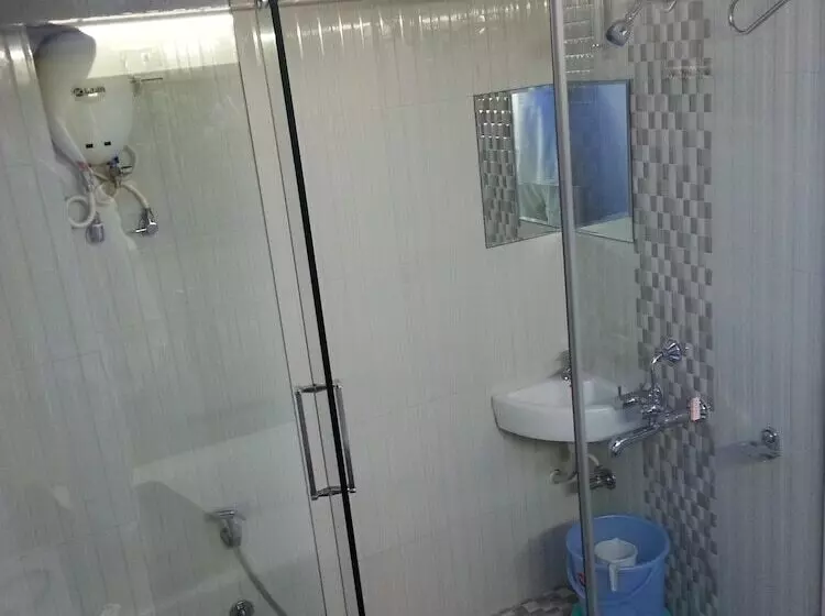 Pension (Hôtel basse catégorie) Nice Guest House